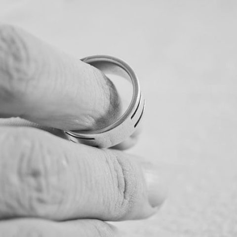 Nulidad matrimonial y divorcio En que se parecen y en que se diferencian